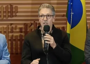 Megaoperação no RJ foi maior apreensão de armas e de criminosos, diz Zema