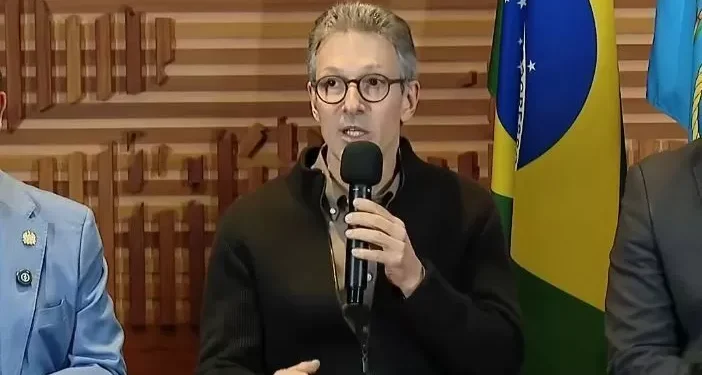 Megaoperação no RJ foi maior apreensão de armas e de criminosos, diz Zema