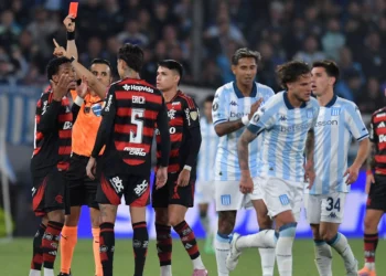 Foi para expulsão? Veja lance envolvendo Gonzalo Plata em Racing x Flamengo