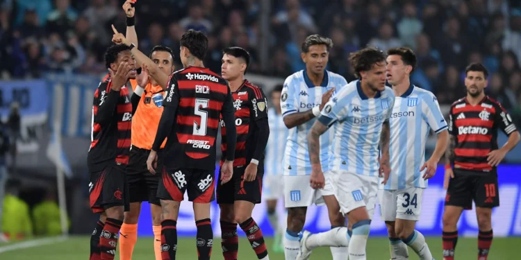 Foi para expulsão? Veja lance envolvendo Gonzalo Plata em Racing x Flamengo