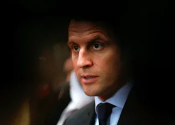 Moody’s mantém rating de França mas revê em baixa perspetiva para negativa