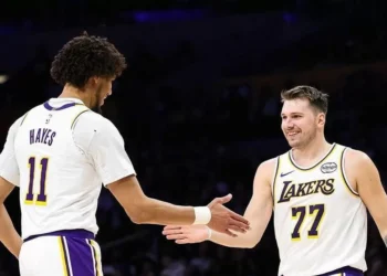 Lakers poupam Doncic e Reaves contra os Blazers; LeBron segue fora