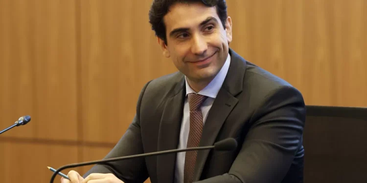 Galípolo “elevou régua da dignidade institucional” do BC, diz presidente da Febraban