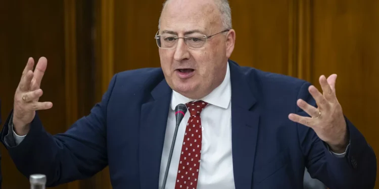 Descida do IVA na produção de azeite? É “erro” do Fisco, diz ministro