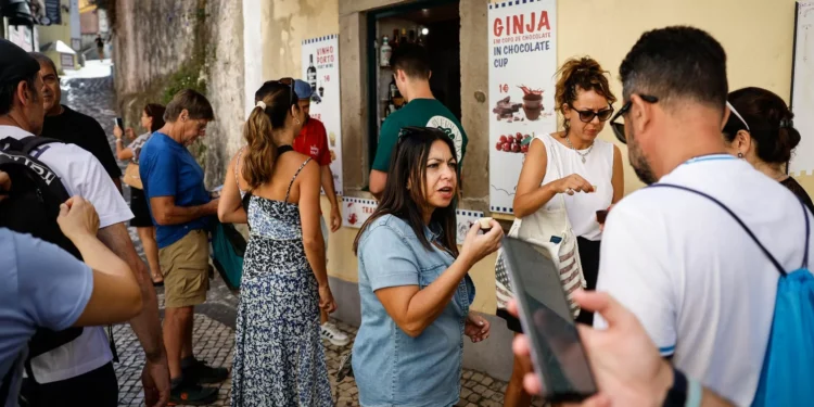 Maioria dos portugueses apoia redução do alojamento local e mais controlo do turismo