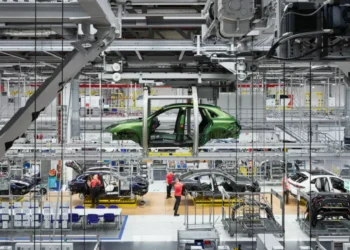 Produção automóvel nacional cai em outubro