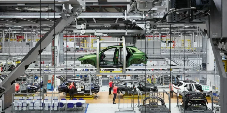 Produção automóvel nacional cai em outubro