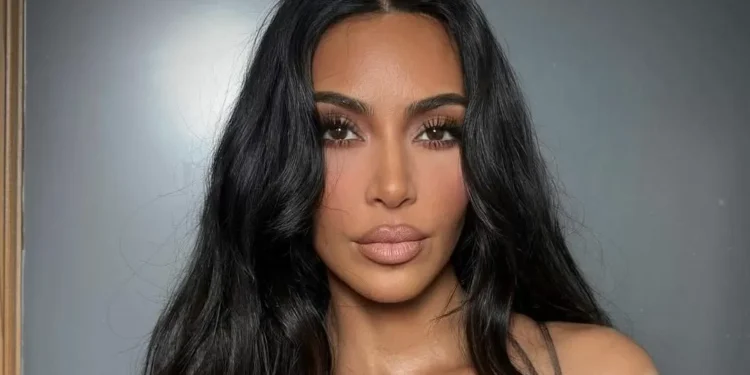 Kim Kardashian vem ao Brasil com elenco de “Tudo É Justo”