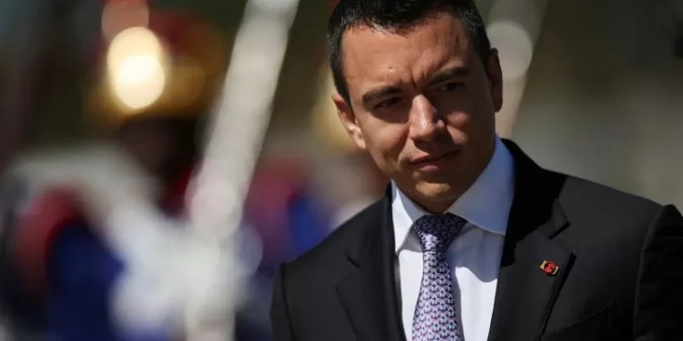 Equatorianos rejeitam bases estrangeiras e nova Constituição em referendo