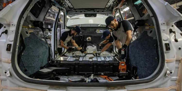 Produção industrial no Brasil cai 0,4% em setembro, diz IBGE, em linha com o esperado