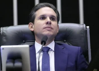 Hugo critica PT por “incoerência histórica” ao citar Ulysses Guimarães