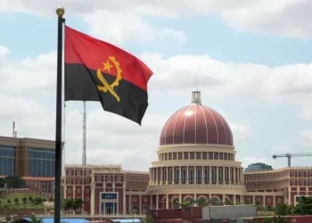 Governo de Angola lança concurso para gestão do Corredor do Namibe