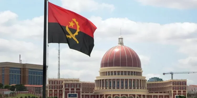 Governo de Angola lança concurso para gestão do Corredor do Namibe