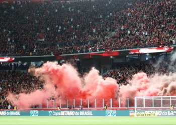 Pesquisa aponta que Athletico Paranaense é mais valioso que Vasco e Santos