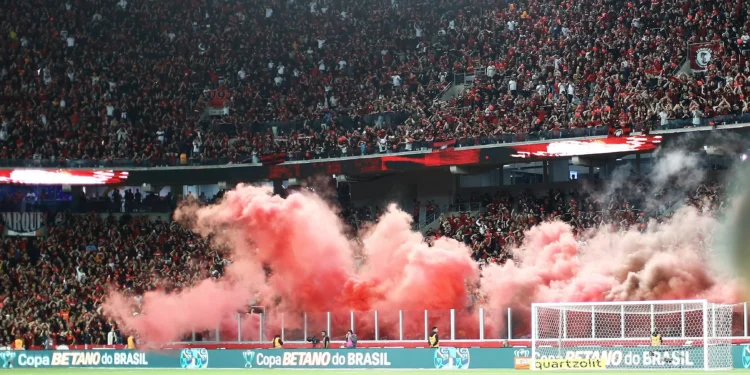 Pesquisa aponta que Athletico Paranaense é mais valioso que Vasco e Santos