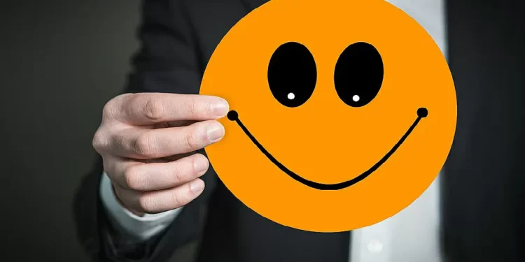 Portugueses admitem níveis históricos de felicidade em 2025, mas revelam forte inquietação com habitação, saúde e futuro