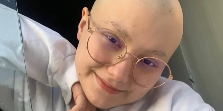 Pai de Isabel Veloso atualiza estado de filha, internada após transplante