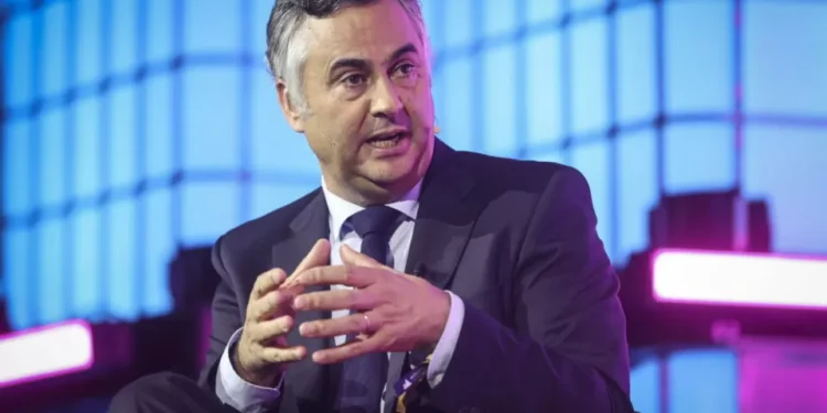 Governo cria “bolsa de incentivo” de 1.045 euros para estudantes mais pobres