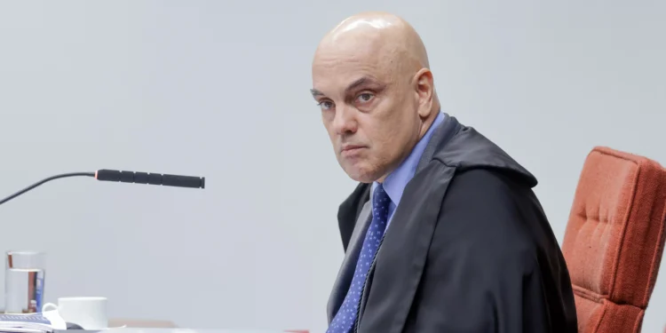 Moraes critica redução de penas e diz que STF defenderá a democracia