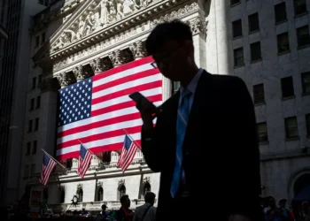 Wall Street termina dia arrastada por queda do JP Morgan
