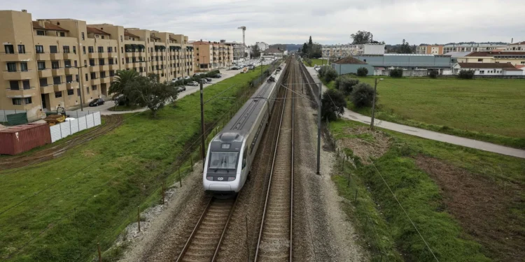 CP suspende venda de bilhetes de Alfa Pendular e Intercidades para quinta-feira