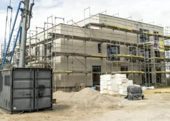 Crescimento da produção na construção abranda em novembro para 3,0%