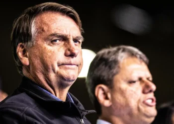 Moraes autoriza nova visita de Tarcísio a Bolsonaro na quinta (29)