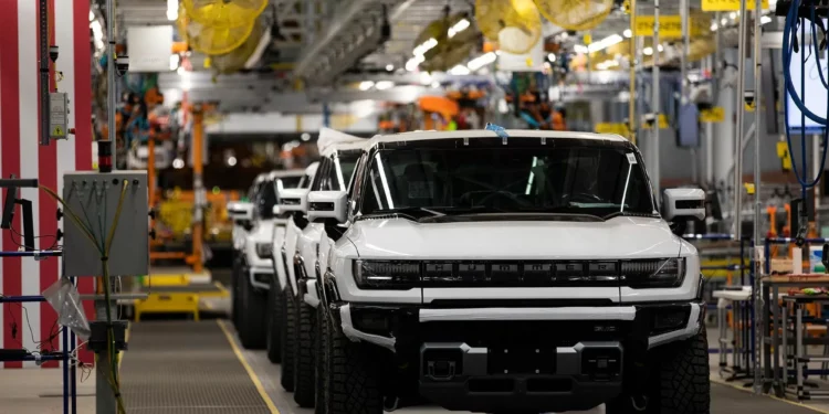 GM sofrerá prejuízo de US$ 6 bi por reduzir produção de veículos elétricos