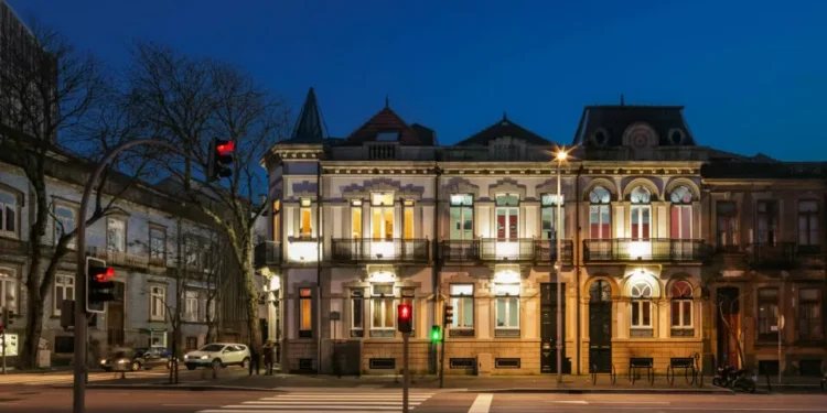 Banco Carregosa distinguido como case study num livro internacional de marketing de Philip Kotler