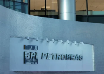 Petrobras: como as ações e a inflação devem reagir após o corte do preço da gasolina