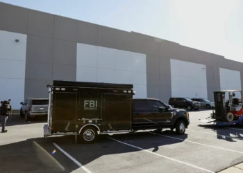 FBI faz buscas em escritório eleitoral acusado de fraude por Trump