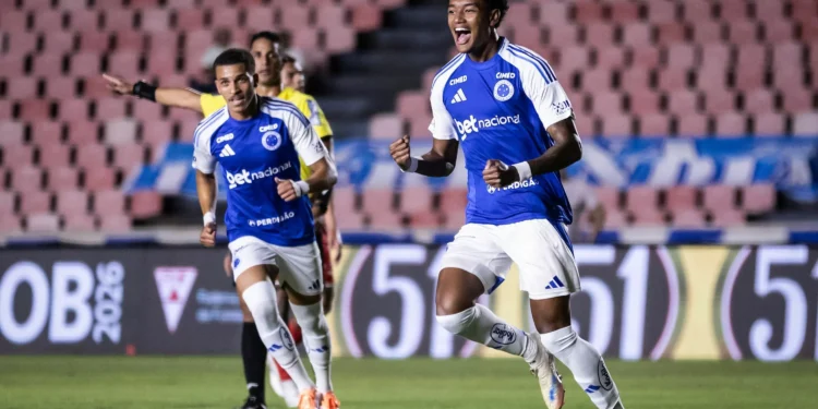 Cruzeiro bate Tombense fora de casa e conquista primeira vitória no Mineiro