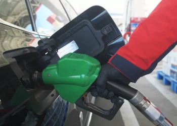 Preços dos combustíveis: gasóleo não mexe, gasolina desce