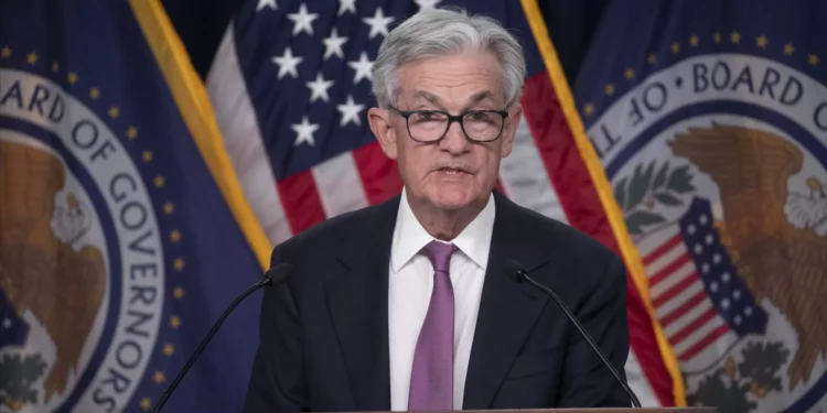 Governo dos EUA ameaça banco central com tribunais por não cortar taxa de juro