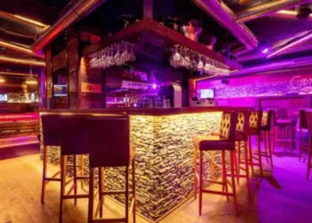 Autoridades descrevem incêndio em bar na Suíça como “flashover”. Entenda