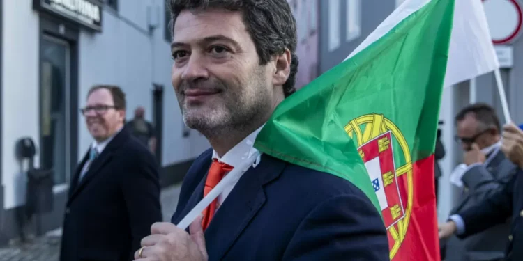 Ventura acusa Marques Mendes de se juntar a “tacho de interesses” e critica CDS e IL