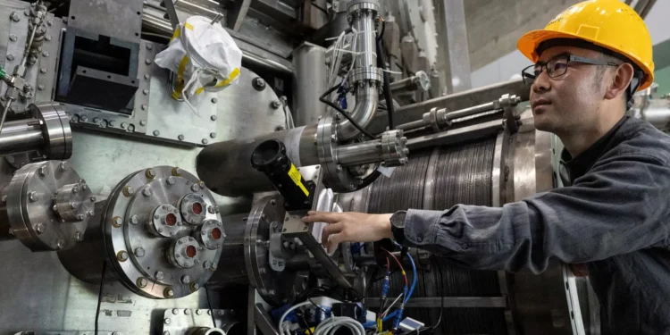 China: atividade industrial cai para 49,3 em janeiro ante os 50,1 de dezembro