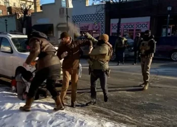 FBI investiga morte de enfermeiro em Minneapolis durante ação do ICE