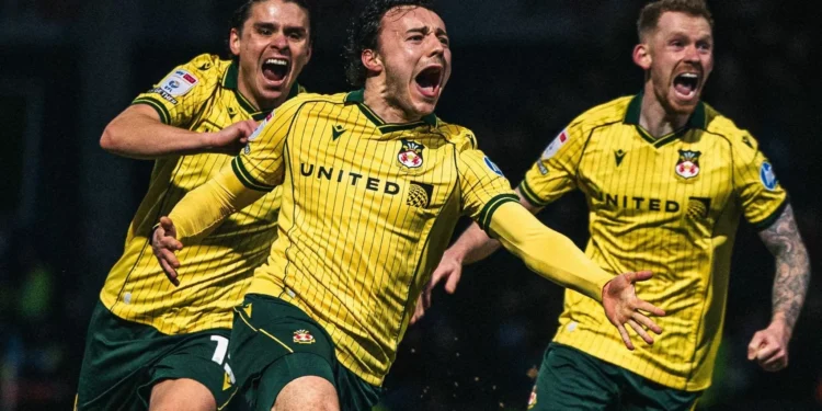 Wrexham entra no playoff de acesso do Inglês após vitória no último minuto