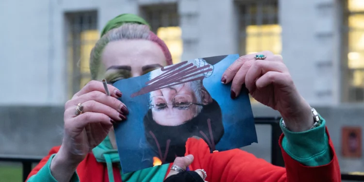 Protestos atuais no Irã são diferentes dos outros desde 1979, diz diplomata