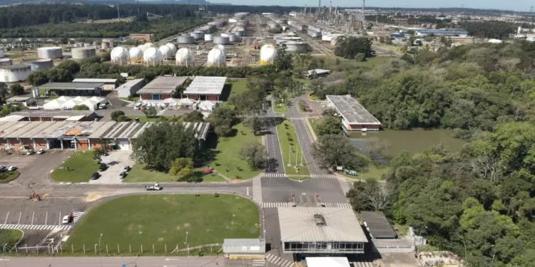 Refap alcança produção recorde no fim de 2025