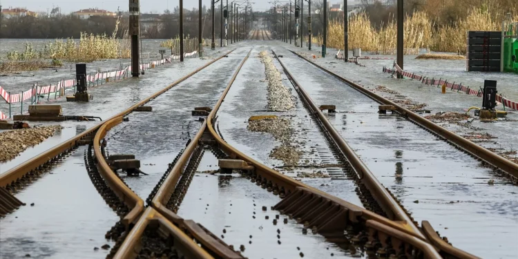 Comboios suspensos na Linha do Norte. “Faria sentido a CP manter serviços entre Coimbra e Braga”