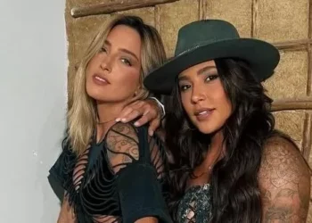 Tati Dias e Lauana Prado posam juntas e anunciam reconciliação