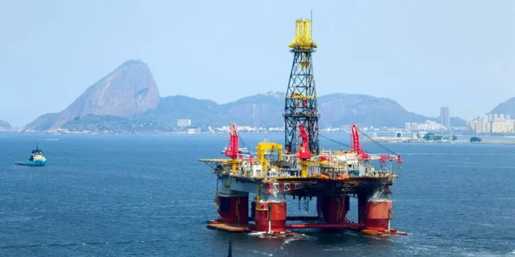 Indústria fecha 2025 com leve alta, apesar de queda em dezembro