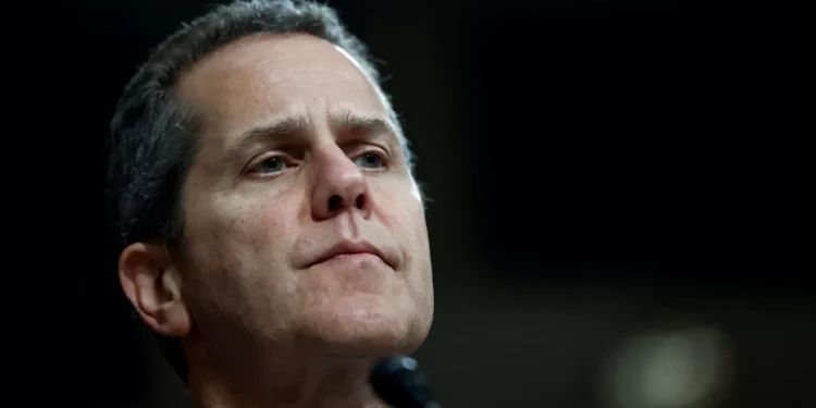 Provavelmente será apropriado manter taxas de juros por algum tempo, diz Michael Barr