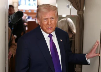 Obama revelou informações sigilosas ao dizer que aliens existem, diz Trump