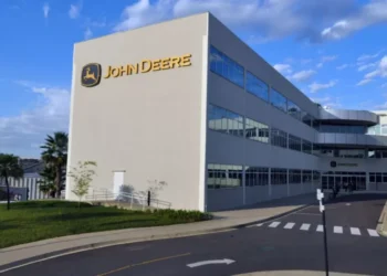 John Deere coloca em operação nova fábrica em Canoas