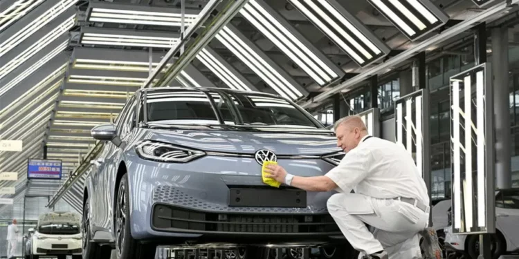 Cortes globais da Volkswagen ameaçam setor em Portugal, segundo XTB