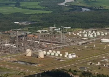 Petrobras abre mão de assumir controle da petroquímica Braskem