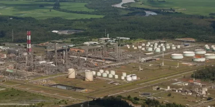 Petrobras abre mão de assumir controle da petroquímica Braskem